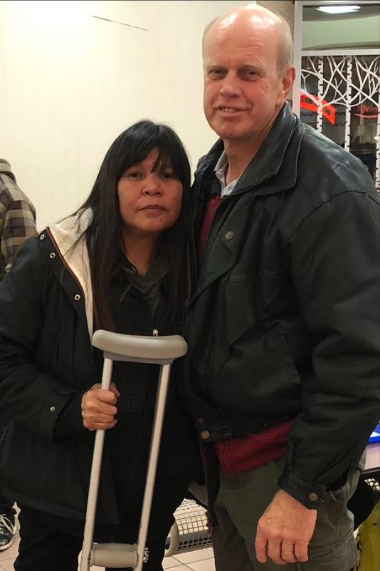 Knee healed after prayer with Jesus